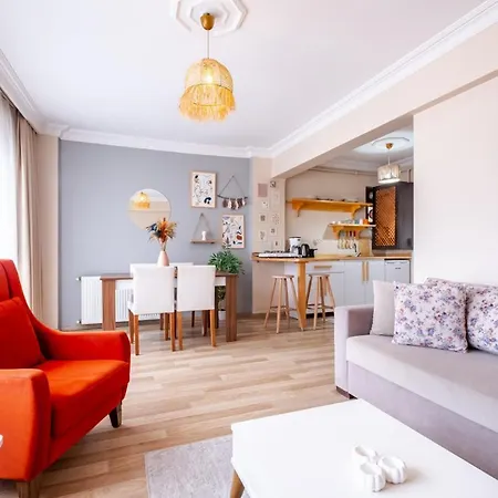 Colorful Modern Flat With View 5-min Walk To Istiklal Avenue In Beyoglu *