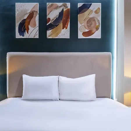 Colorful Modern Flat With View 5-min Walk To Istiklal Avenue In Beyoglu Apartment *